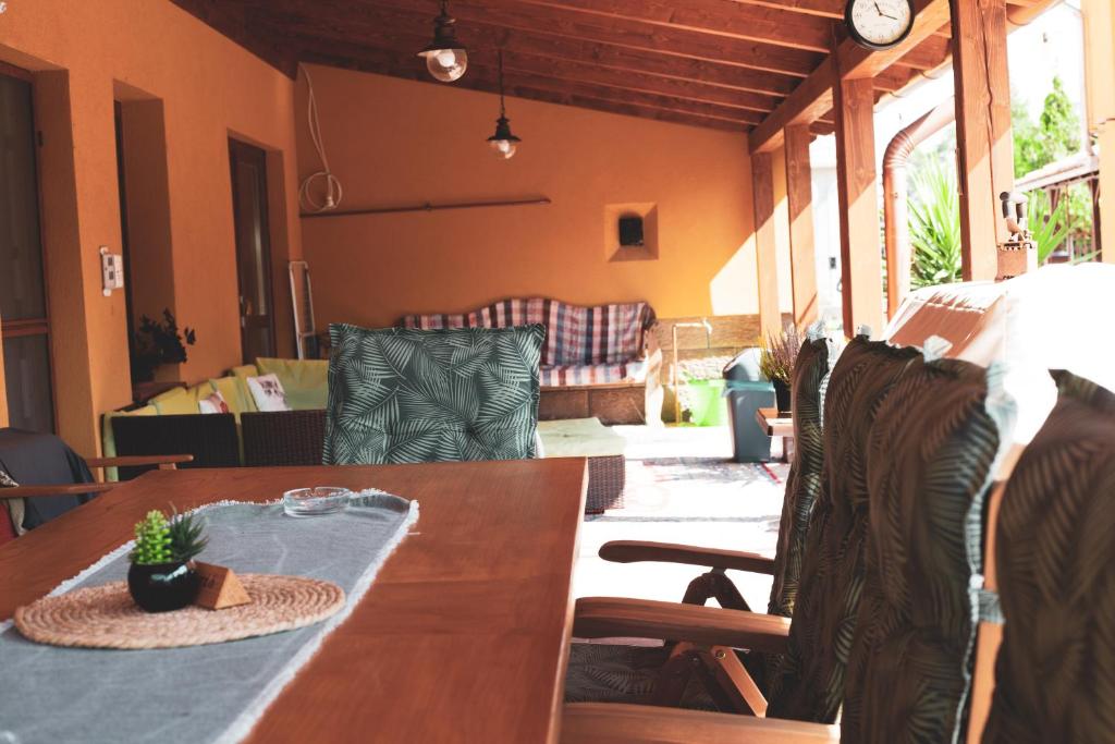 Posedenie v ubytovaní Zserbó Apartman- Poroszló