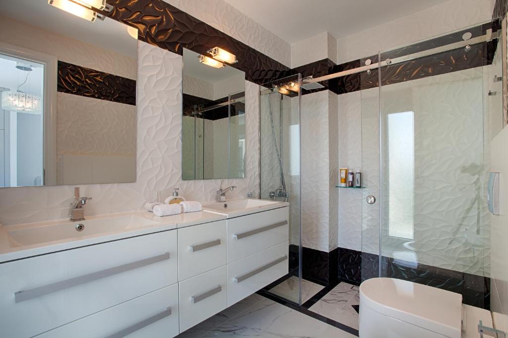 Kúpeľňa v ubytovaní Villa White Pearl
