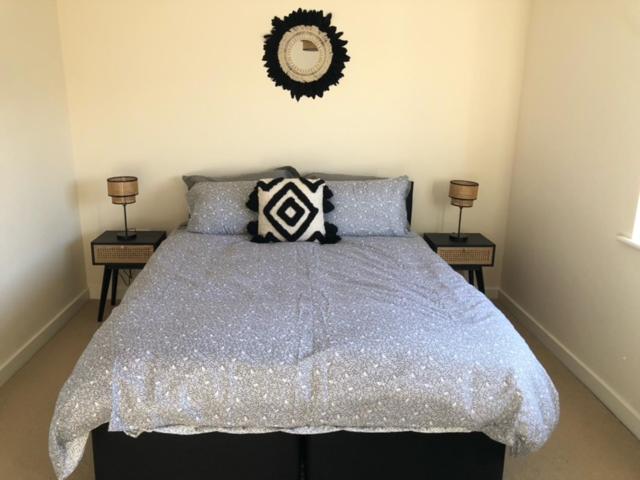 מיטה או מיטות בחדר ב-Bray House - Perfect for Large Groups