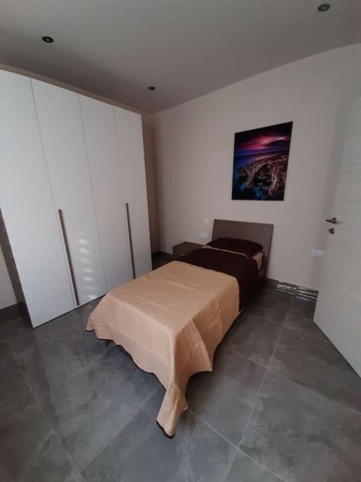 Postel nebo postele na pokoji v ubytování Ocean Blue Apt4 luxurious, modern Apt at Zonqor Pt