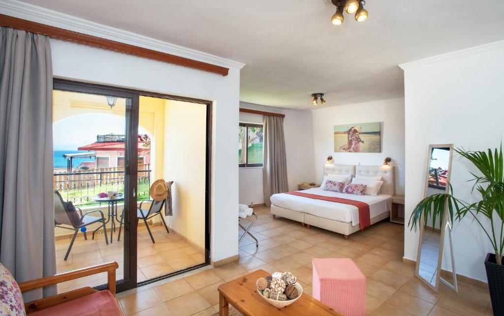 Postel nebo postele na pokoji v ubytování CORFU PELAGOS HOTEL
