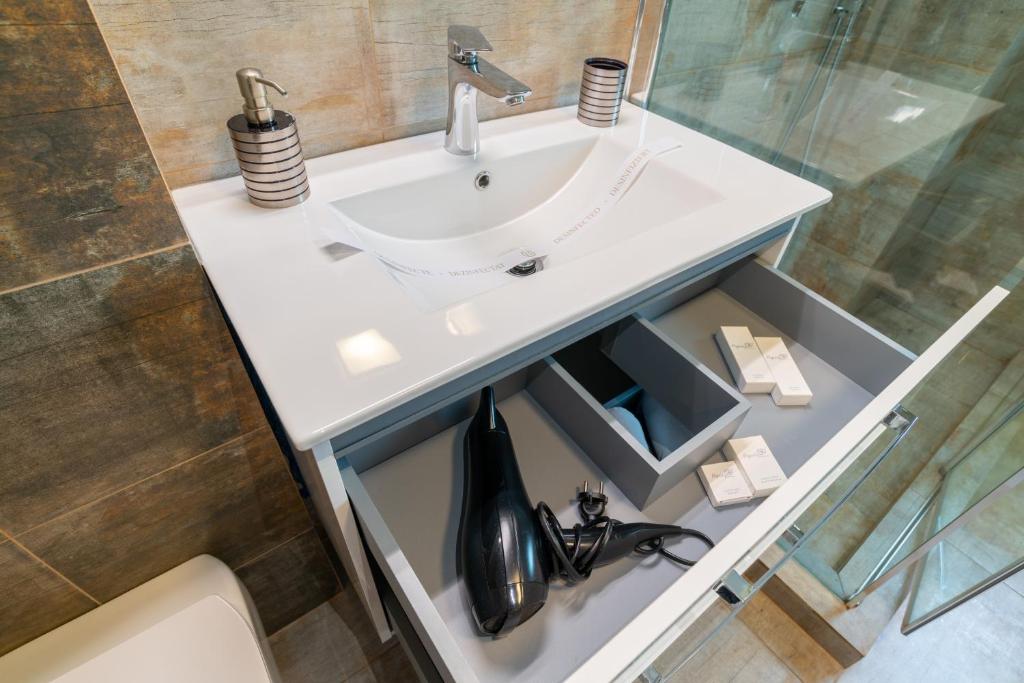 TCI Apartments - One-Bedroom Apartment
