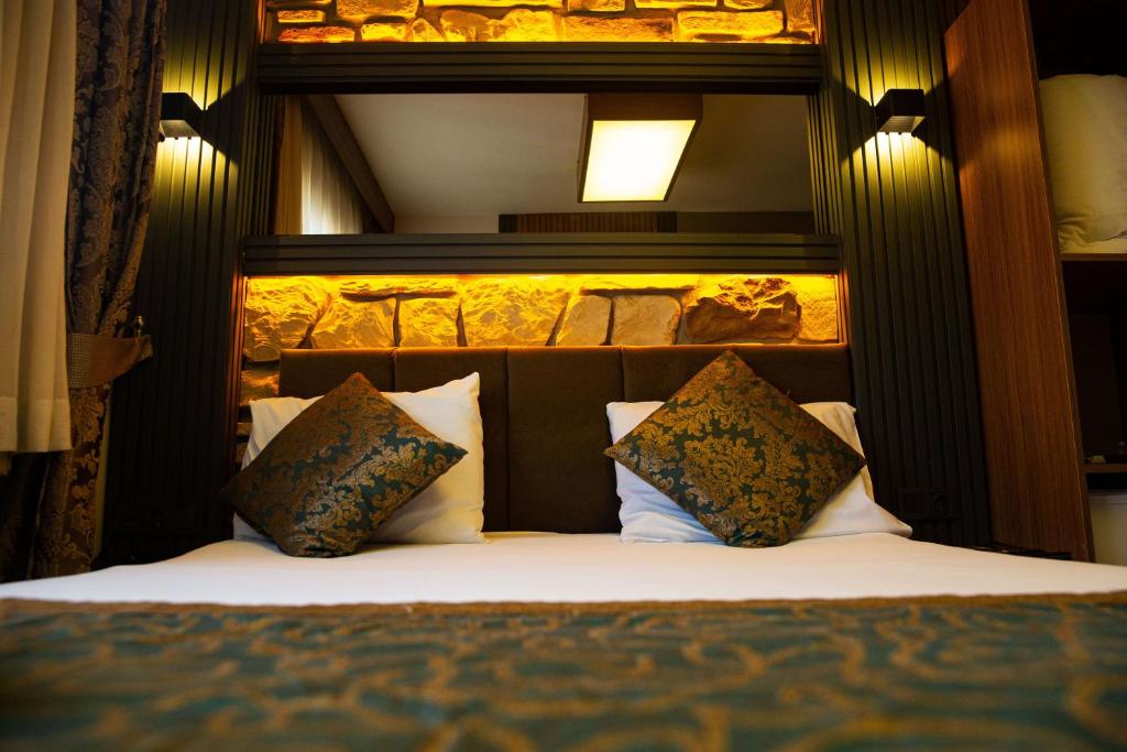 Postel nebo postele na pokoji v ubytování Emirtimes Hotel Kadıköy