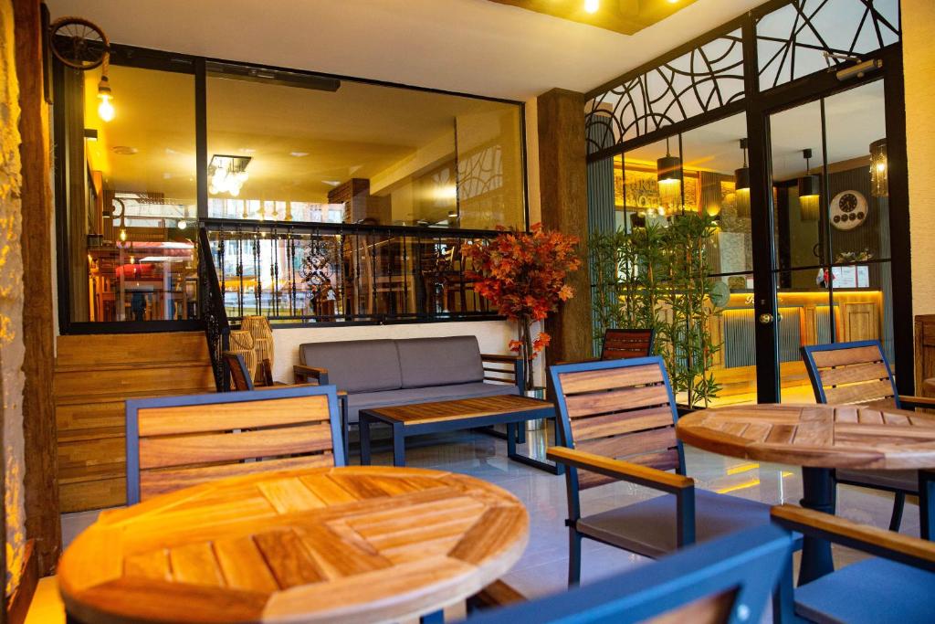 Posezení v ubytování Emirtimes Hotel Kadıköy