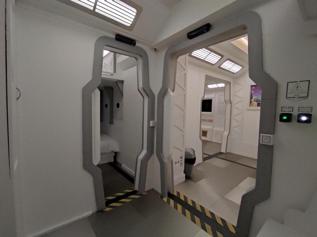 Space Lodge, vaisseau spatial - jeu type escape game, Lisieux – Updated  2023 Prices