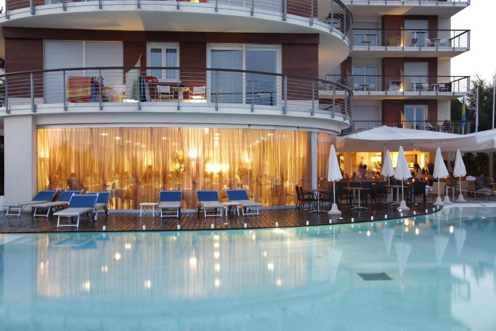 Bazén v ubytování Jesolopalace Hotel & Aparthotel nebo v jeho okolí