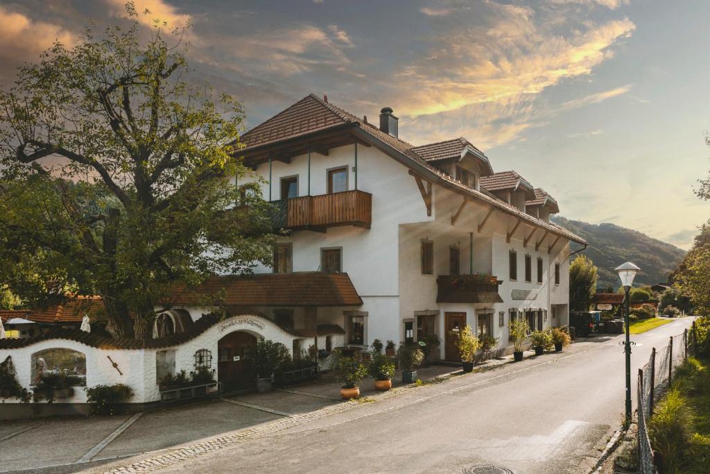 Nespecifikovaný výhled na hory nebo výhled na hory při pohledu z hotelu