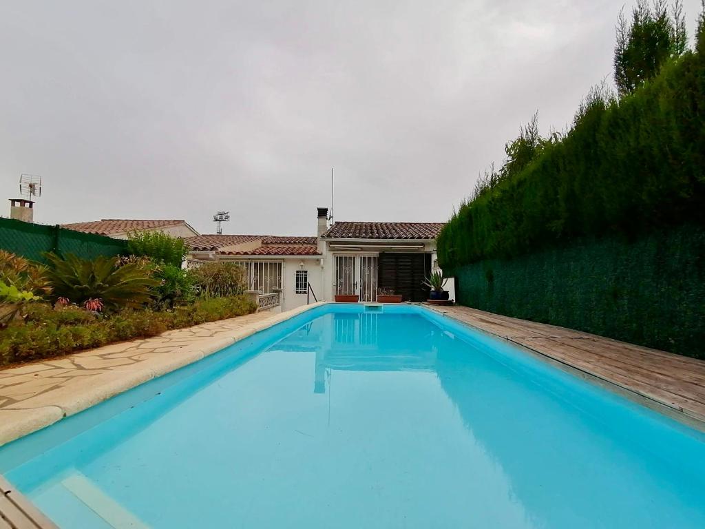 Bazén v ubytování VACAY Villa Armallada, descanso perfecto, en la Costa Brava, L'Escala! nebo v jeho okolí