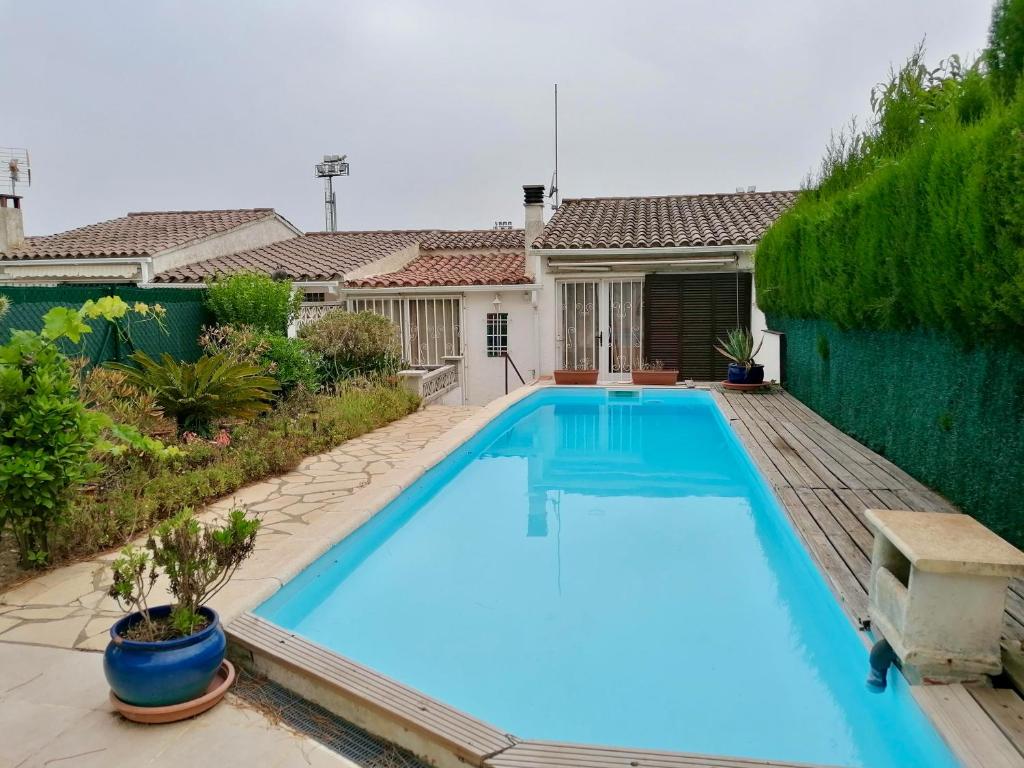Bazén v ubytování VACAY Villa Armallada, descanso perfecto, en la Costa Brava, L'Escala! nebo v jeho okolí
