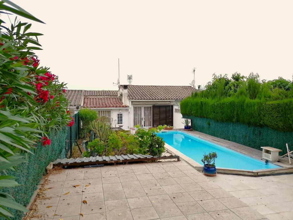 Bazén v ubytování VACAY Villa Armallada, descanso perfecto, en la Costa Brava, L'Escala! nebo v jeho okolí