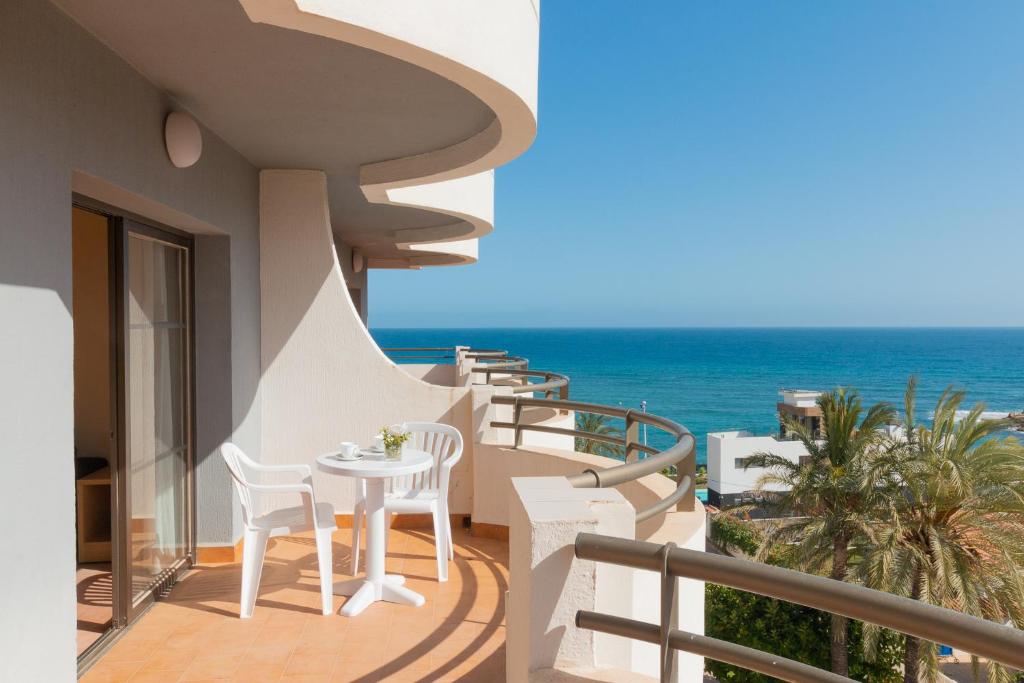 Uma vista do mar tirada do apart-hotel