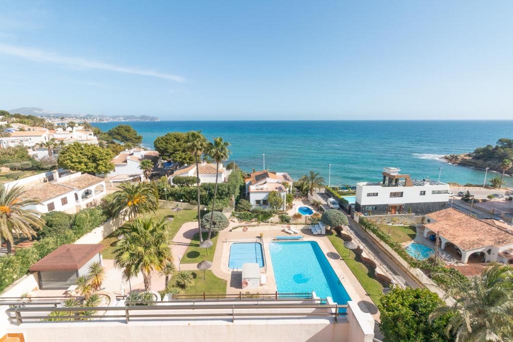 A piscina localizada em Aparto Residence Galetamar ou nos arredores