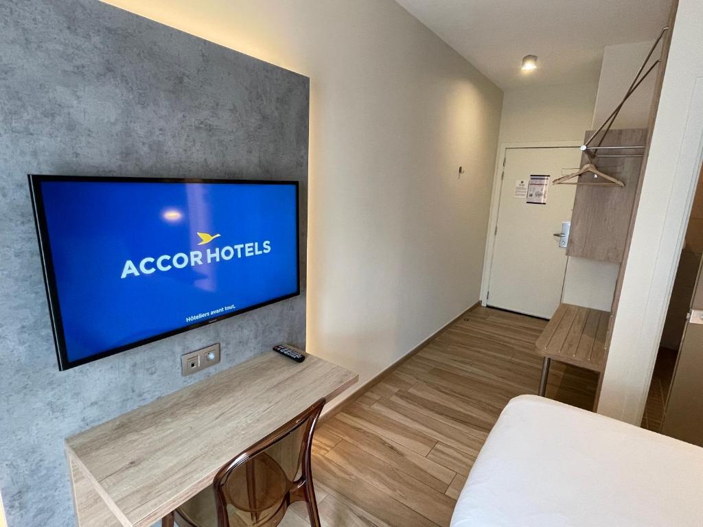 TV a/nebo společenská místnost v ubytování Ibis Styles La Louvière