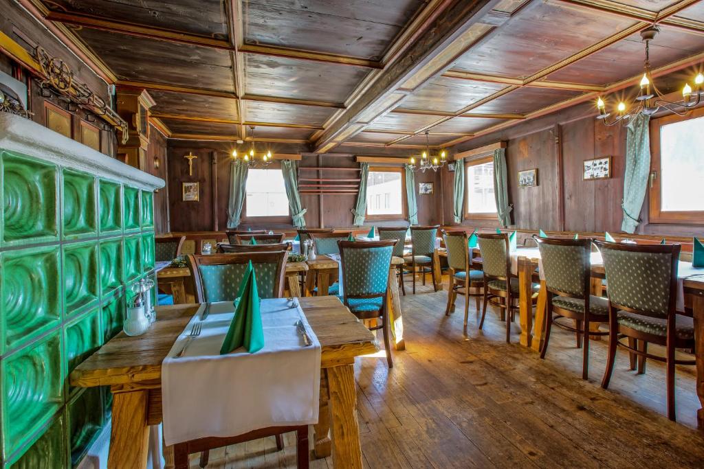 Restoran või mõni muu söögikoht majutusasutuses Gasthaus Auwirt