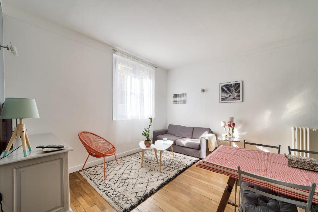 GuestReady - Spacious and Quiet Typical Parisian Apartment