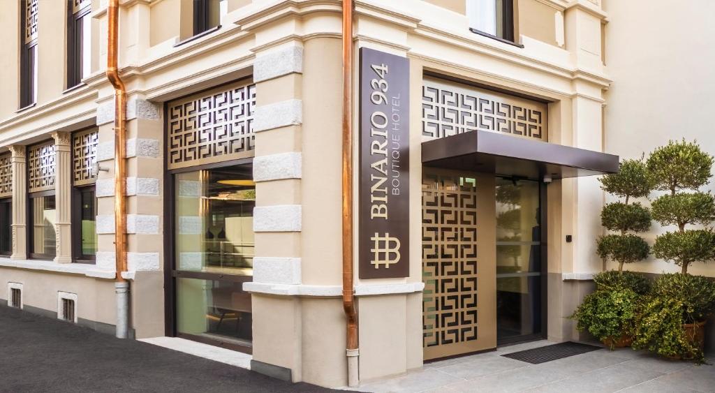 Η πρόσοψη ή η είσοδος του Smart Hotel Binario - Self Check-In