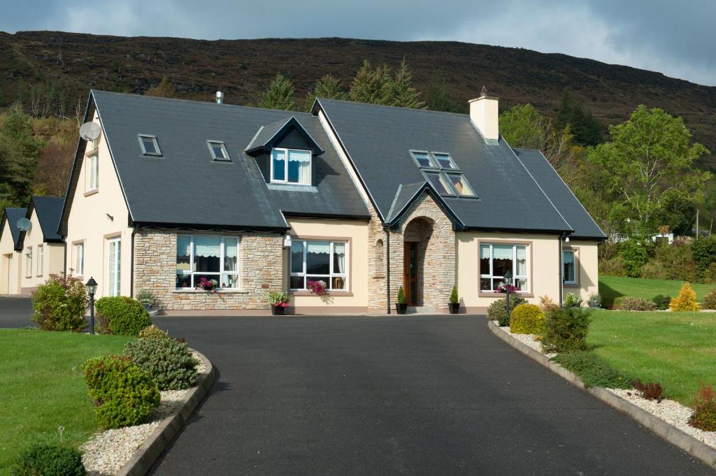 a house with a black roof and a driveway at Eas Dun Lodge in Donegal