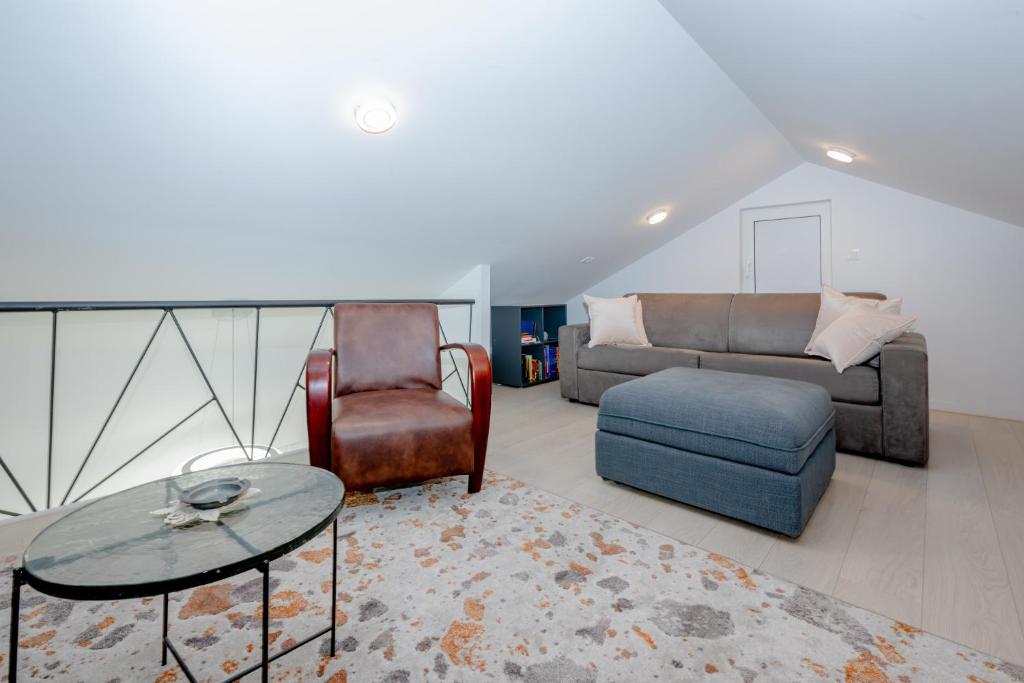 Un lugar para sentarse en Apartment "Dida" with Free Private Parking