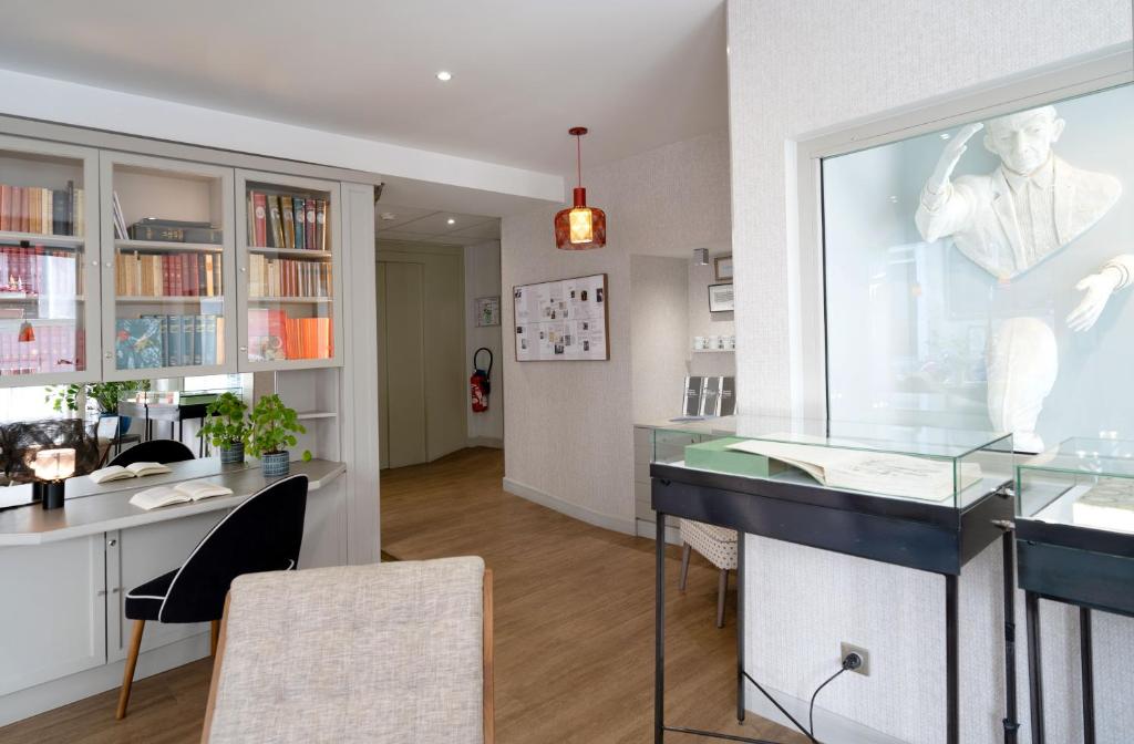 Hotel Litteraire Marcel Ayme, BW Premier Collection - Resim 27