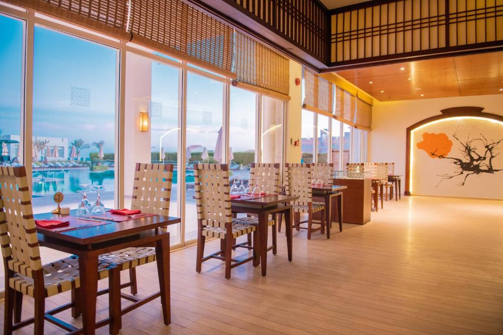 Een restaurant of ander eetgelegenheid bij Sunrise Montemare Resort -Grand Select