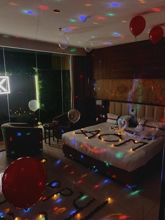 Postel nebo postele na pokoji v ubytování Kayan Al Taif Hotel