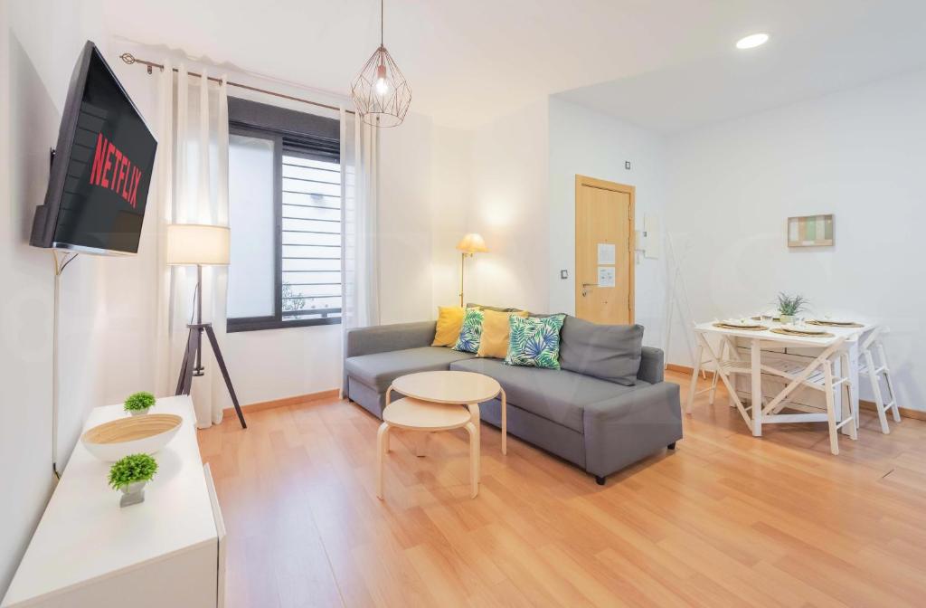 Relaxing apartment with common pool & parking- Center, Málaga ...