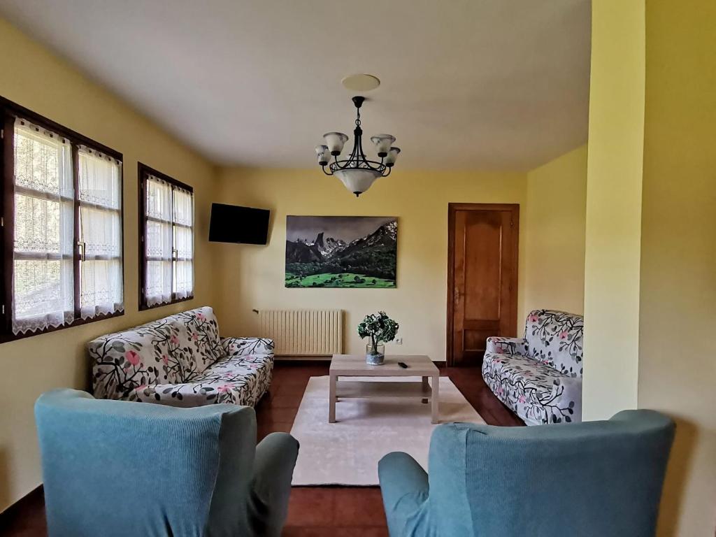 A seating area at Valle la Fuente