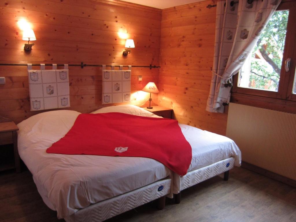 Postel nebo postele na pokoji v ubytování Appart 4 pers 3 étoiles proximité lac et remontées Courchevel Le Praz - Arrayanes
