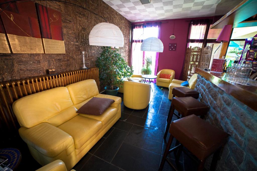 Posezení v ubytování Le Grand Hôtel de Besse