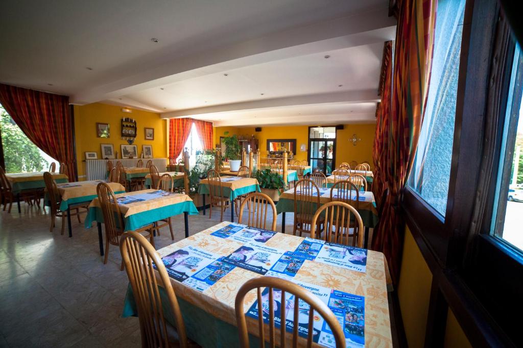 Restaurace v ubytování Le Grand Hôtel de Besse