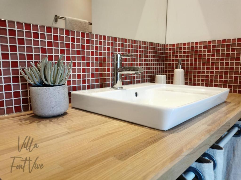 Fotografie z fotogalerie ubytování Villa Font Vive - Chambres d'hôtes éco-labellisées avec cuisine - Confort, calme et vue exceptionnels ! v destinaci Grospierres
