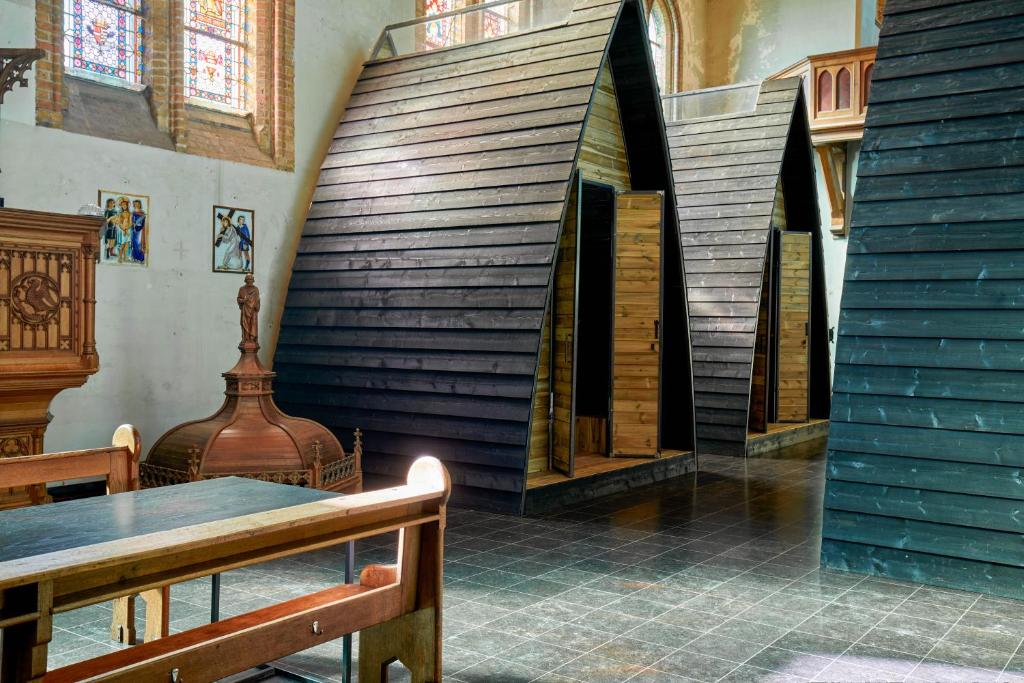 Fotografie z fotogalerie ubytování Sleeping in a Church - Bed & Bar Tolomeus v destinaci Diksmuide