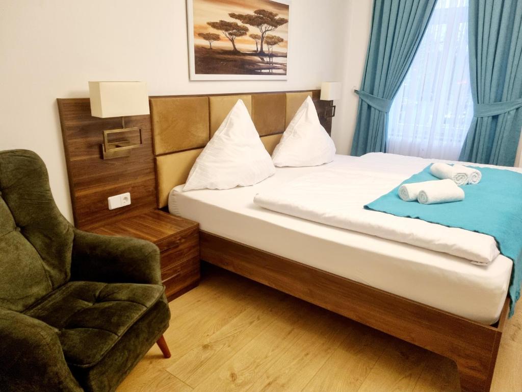 Postel nebo postele na pokoji v ubytování A&F Hotel Chemnitz