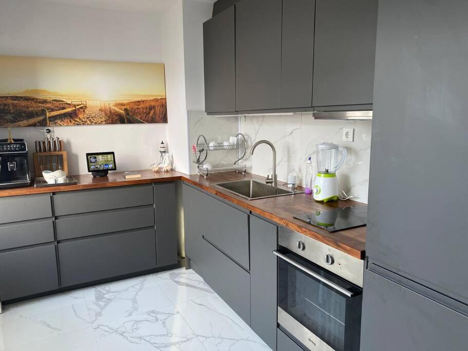 Top location Chayka - Sea view top floor 2 bedroom 2 balcony + barbecue