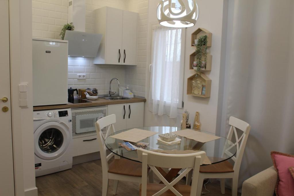 Una cocina o zona de cocina en Apartamentos Oncemolinos con desayuno