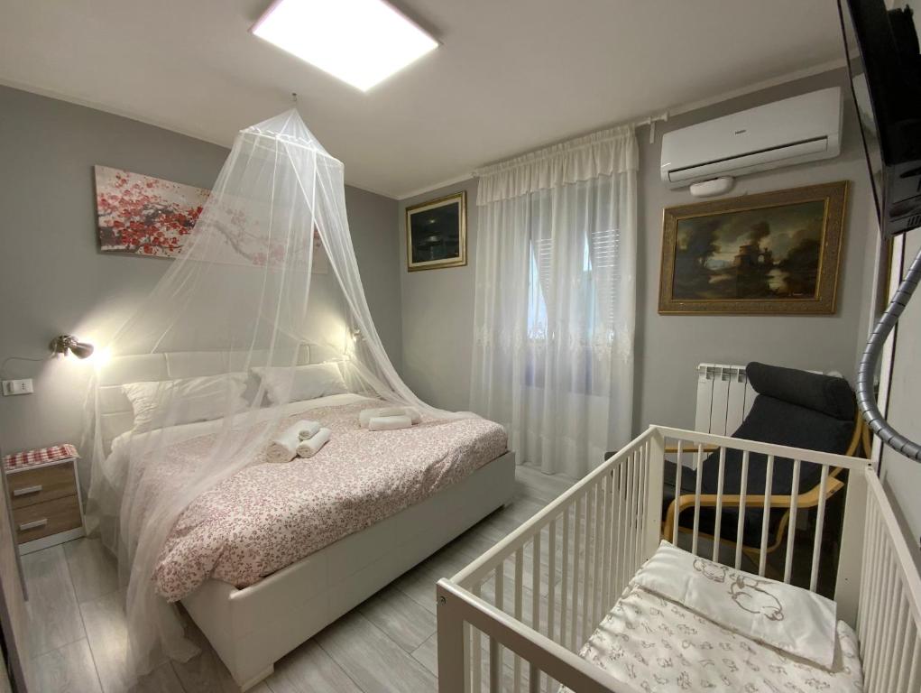 Posteľ alebo postele v izbe v ubytovaní CASA CAMELIE