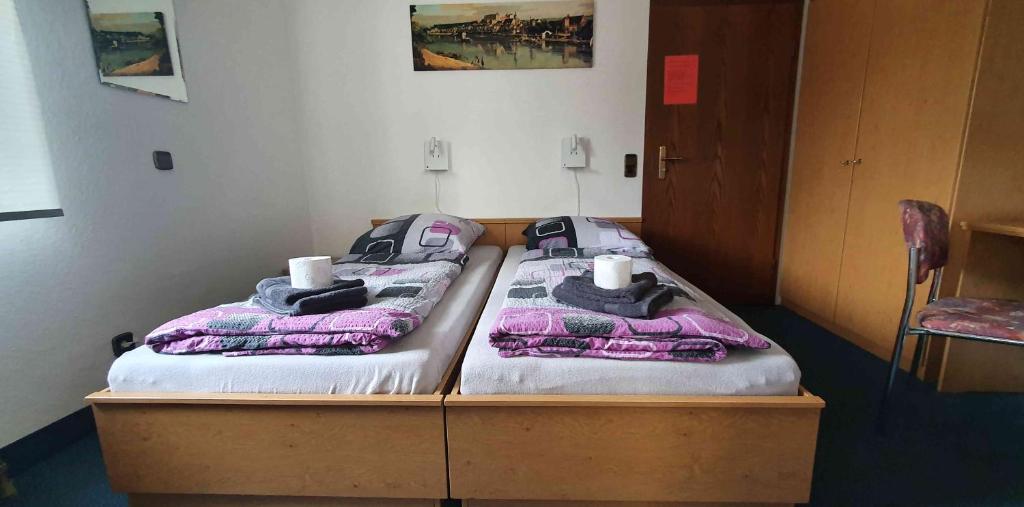 Postel nebo postele na pokoji v ubytování Alte Post zu Stetzsch