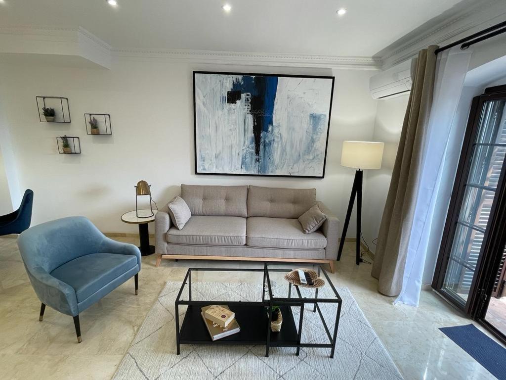 A seating area at Exquisite NEW townhouse/Front Beach/2BEDR/2,5BATH