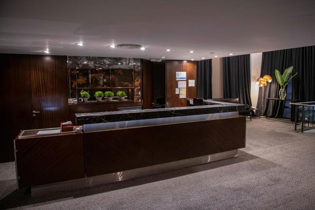 a lobby with a reception desk in a building at Grand King Hotel in Buenos Aires