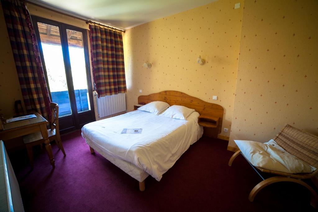 Postel nebo postele na pokoji v ubytování Le Grand Hôtel de Besse