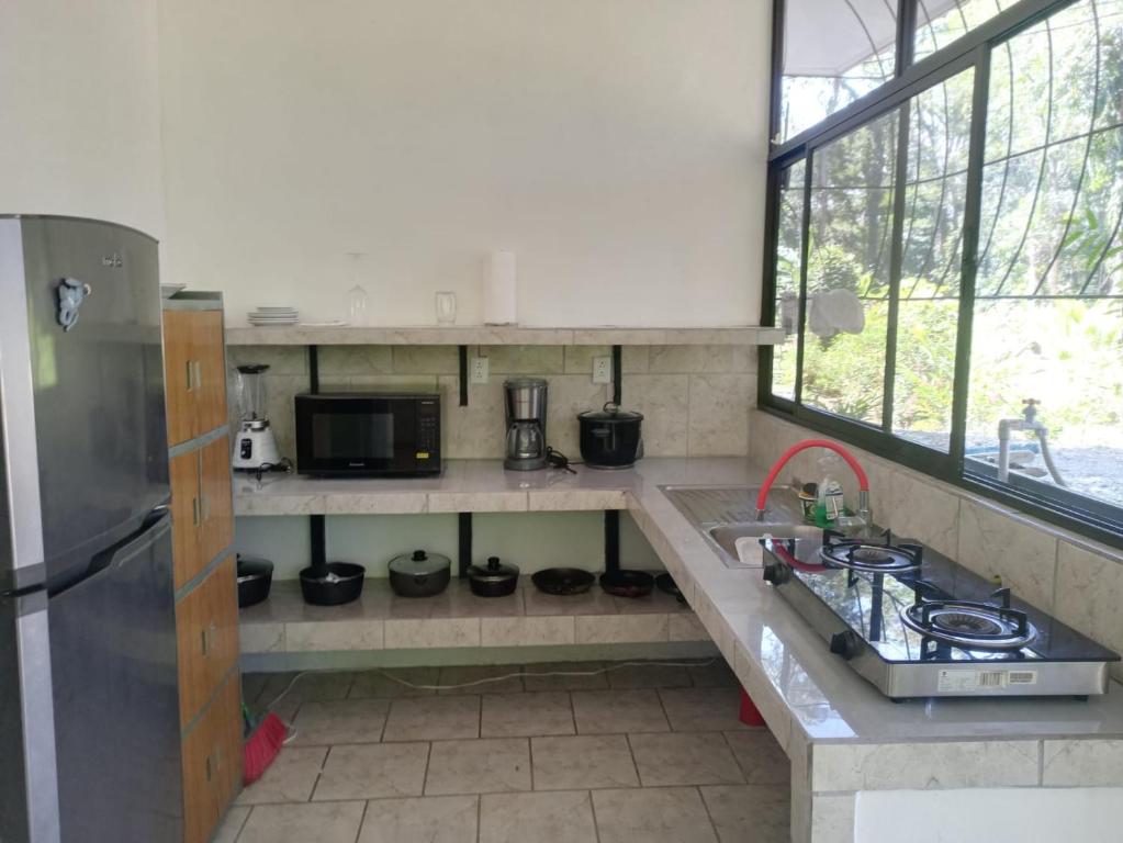 Kuchyň nebo kuchyňský kout v ubytování Beachfront Apartment Punta uva