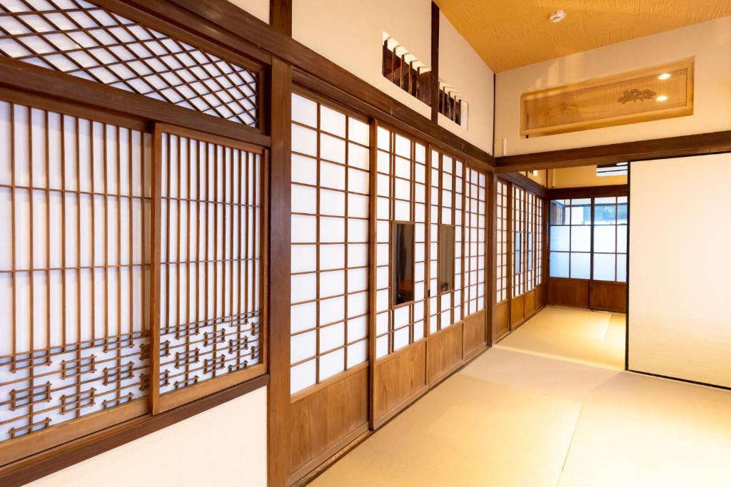 a japanese room with wooden doors and windows at Bettei Enoshima - Vacation STAY 20399v in Kamakura