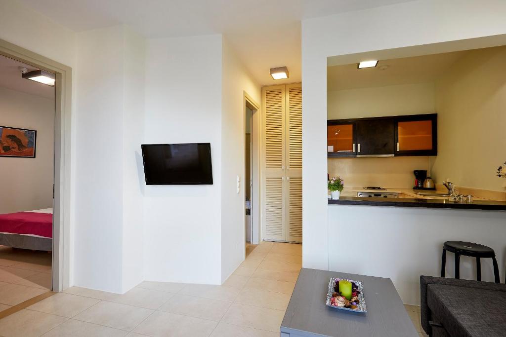 Kuchyňa alebo kuchynka v ubytovaní VIVIAN Art Apartments