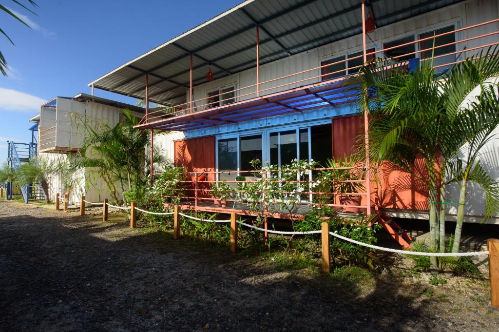 a building with a fence in front of it at Aparthotel Pelican's Surf Club in Nueva Gorgona