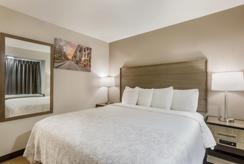 Red Roof Inn PLUS+ & Suites Savannah – I-95 photo