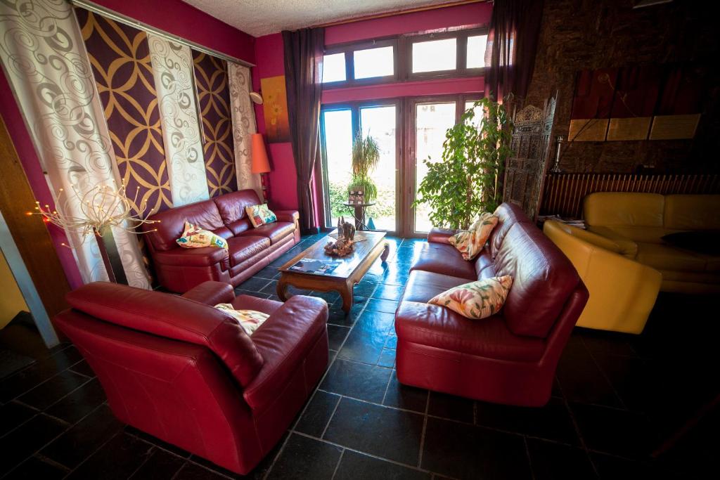 Posezení v ubytování Le Grand Hôtel de Besse