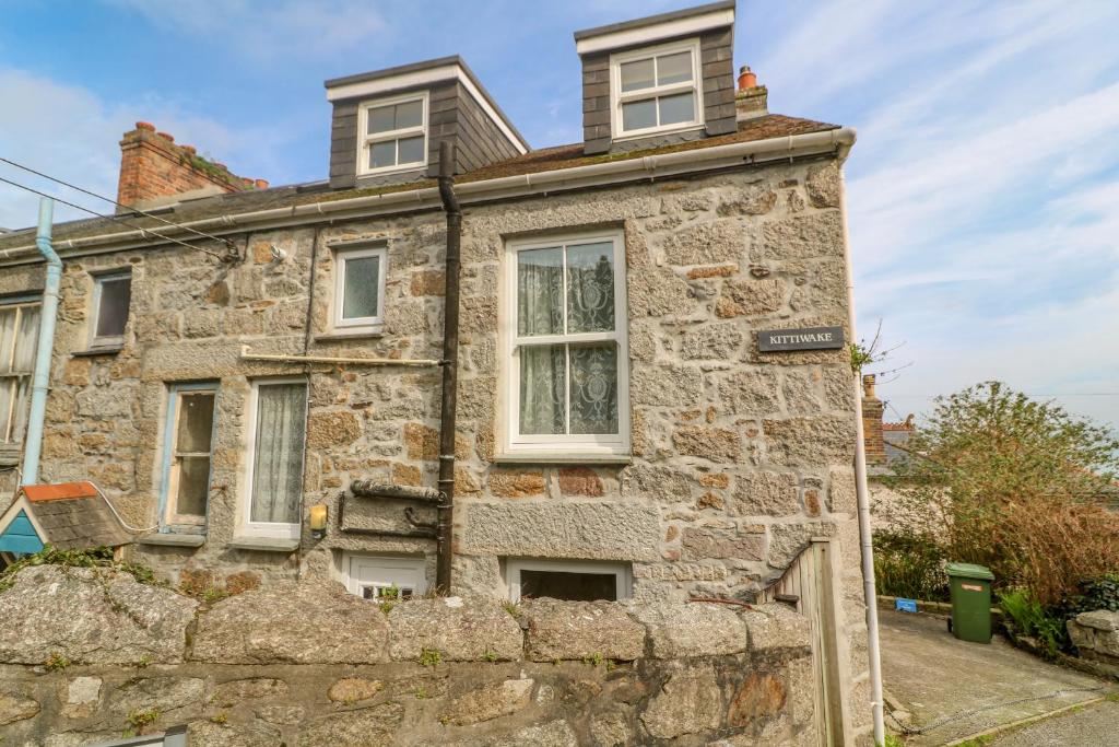 an old stone house on the corner of a street at Kittiwake in Penzance