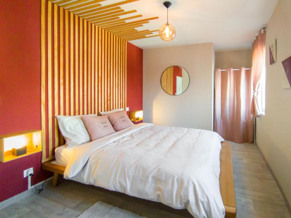Katil atau katil-katil dalam bilik di Chaleureux appartement à deux pas du centre-ville de Castillon, de la Dordogne et proche Saint-Emilion