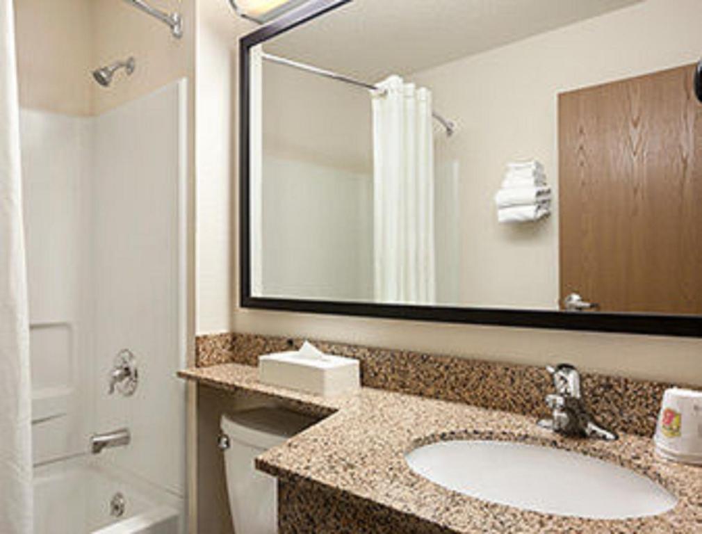 Super 8 by Wyndham Clearfield - Habitación Con 2 Camas Grandes - No Fumadores