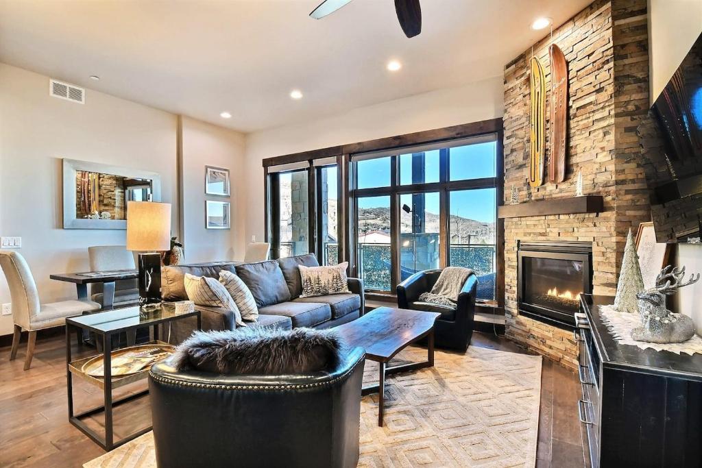 a living room with a couch and a fireplace at Blackstone Beauty condo in Park City